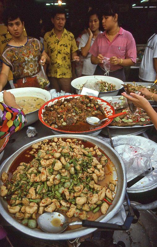 WT 0800 122-22 Thailand Bangkok.jpg